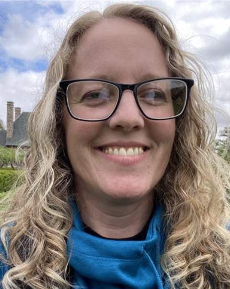 Juanita Melanson, Online Service Specialist